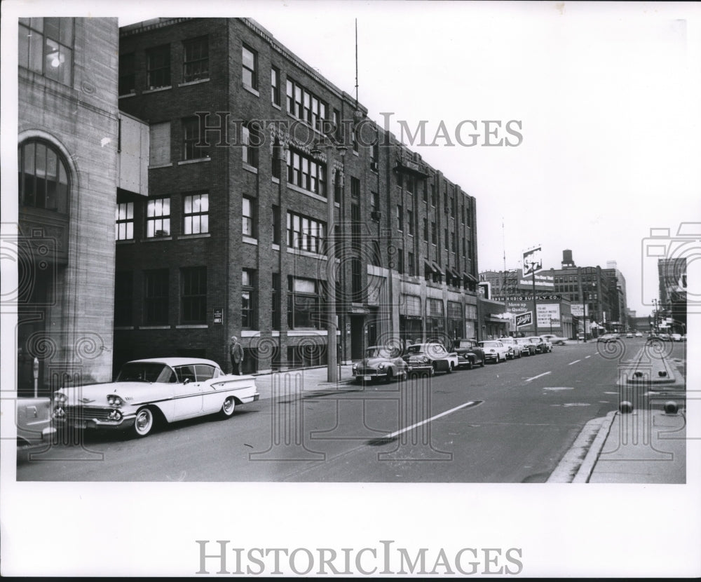 1958 Press Photo The Milwaukee Journal Building Exterior Milwaukee, Wisconsin-Historic Images