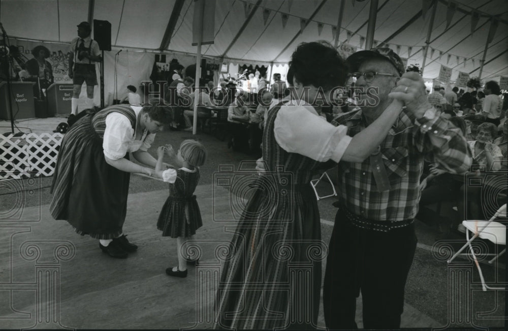 1994 Press Photo Pete Lang &amp; Ginger Forster Dance Mai Fest Germantown, Wisconsin - Historic Images