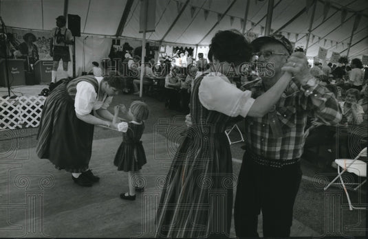1994 Press Photo Pete Lang & Ginger Forster Dance Mai Fest Germantown, Wisconsin - Historic Images