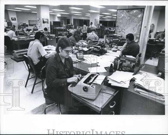 1960 Press Photo Newsmen at The Milwaukee Journal News Department - mjb28356 - Historic Images