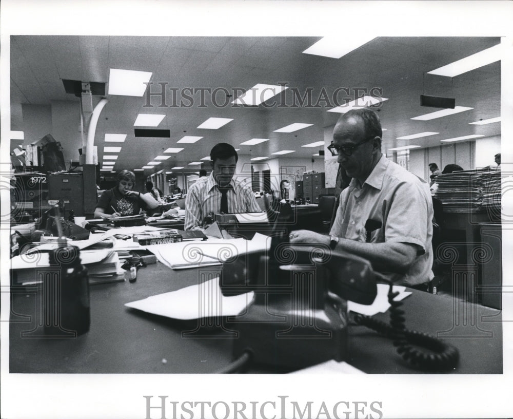 1973 Press Photo State Desk at The Milwaukee Journal News Department-Historic Images
