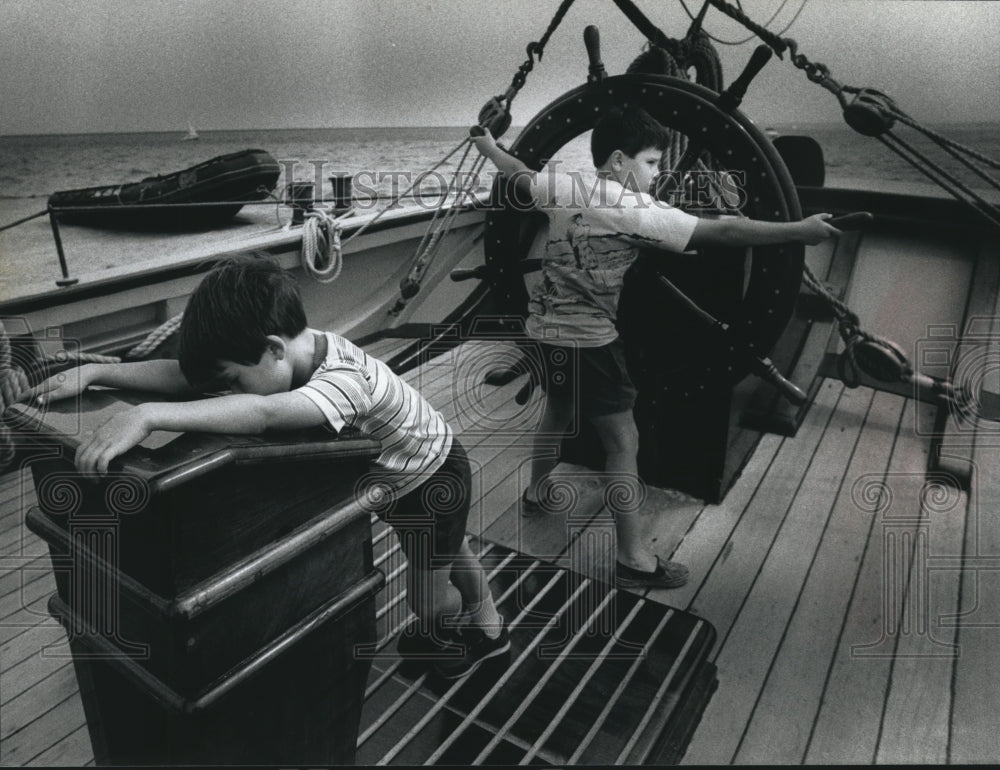 1989 Press Photo Brothers on the Pride of Baltimore II Ship at Maritime Festival - Historic Images