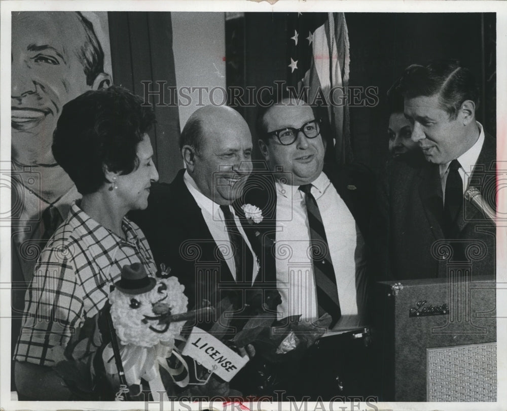 1962 Press Photo City Clerk Ray Markey at his Birthday at the City Hall Rotunda - Historic Images