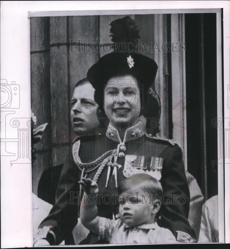 1962 Press Photo Queen Elizabeth and Prince Andrew at London Air Show - Historic Images