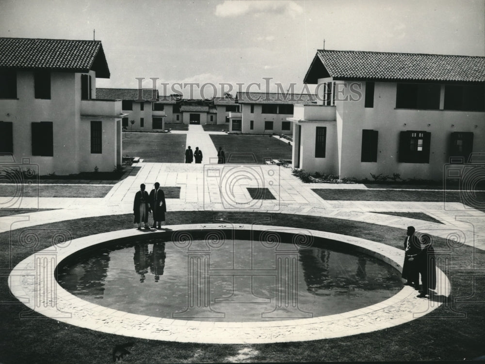 1959 Press Photo Students on the East Court of Akuafo Hall, a Ghana University - Historic Images