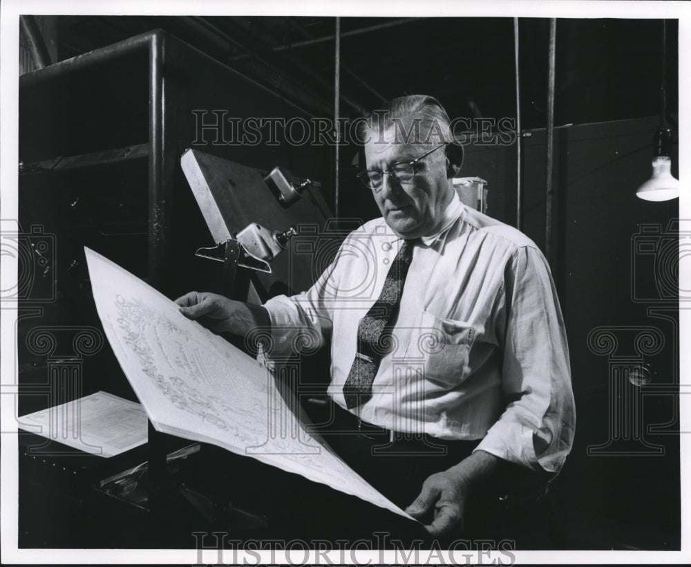 1961 Press Photo Westfahl at Milwaukee Journal stereotype machine, Wisconsin- Historic Images