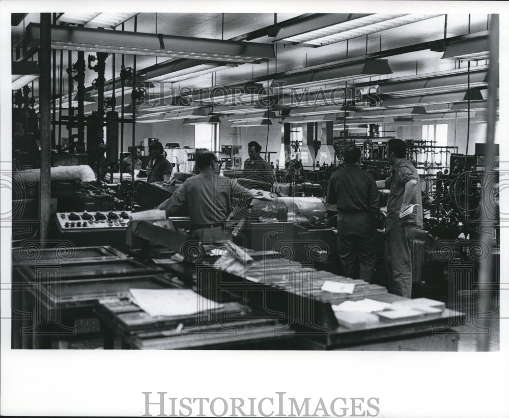 1972 Press Photo Workers in the Stereotype Department at The Milwaukee Journal - Historic Images