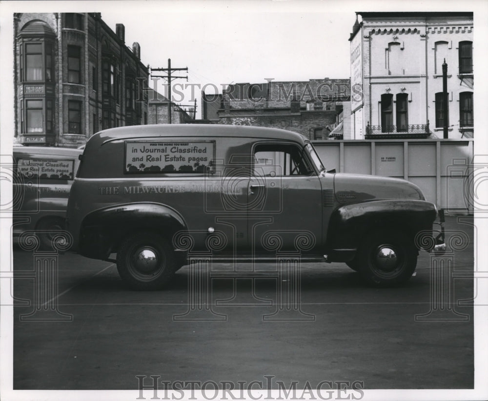 1952 Press Photo The Milwaukee Journal Truck - Milwaukee, Wisconsin - mjb28753- Historic Images