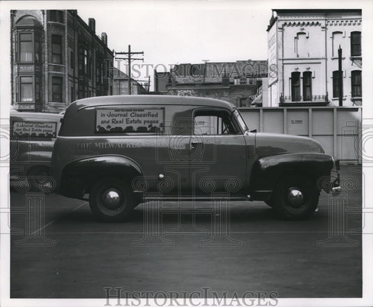 1952 Press Photo The Milwaukee Journal Truck - Milwaukee, Wisconsin - mjb28753- Historic Images