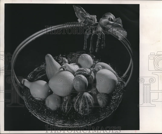 1949 Press Photo Gourd "Eggs" Easter Basket by Mrs. E.H. Schroeder - Wisconsin - Historic Images