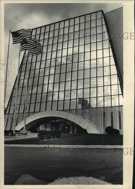 1985 Press Photo Grafton State Bank, Grafton, Wisconsin - mjb29110 - Historic Images