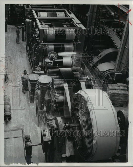 1960 Press Photo Calendering Machine Goodyear Tire & Rubber Company Akron, Ohio - Historic Images