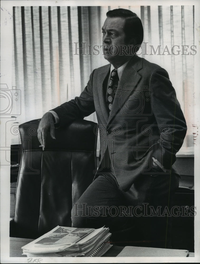 1974 Press Photo Richard P. Gousha, after seven years at his job, Milwaukee.-Historic Images