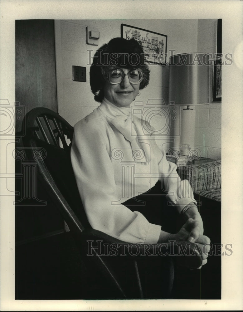 1984 Press Photo Lucille Glicklich in Milwaukee, Wisconsin - mjb29436 - Historic Images