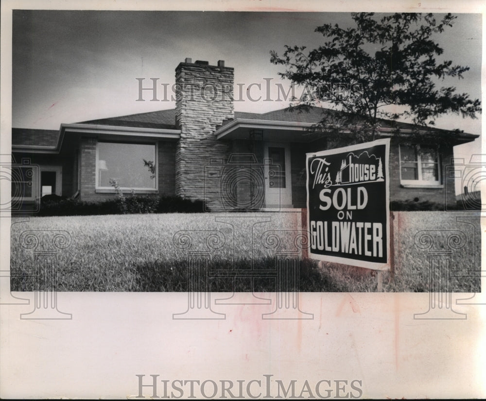 1964 Press Photo Walter P. Retzlaff Home with Sign in Brookfield, Wisconsin - Historic Images