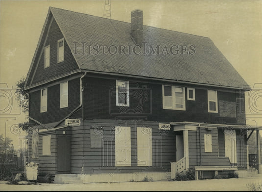 1982 Outside view of Jordy's Fox Point Inn in Glendale, Wisconsin-Historic Images