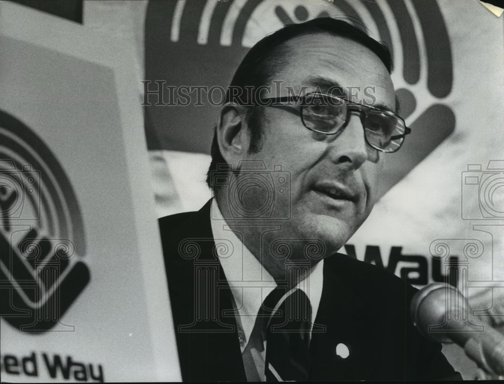 1976 Press Photo George A. Goetz at a microphone - mjb29928 - Historic Images