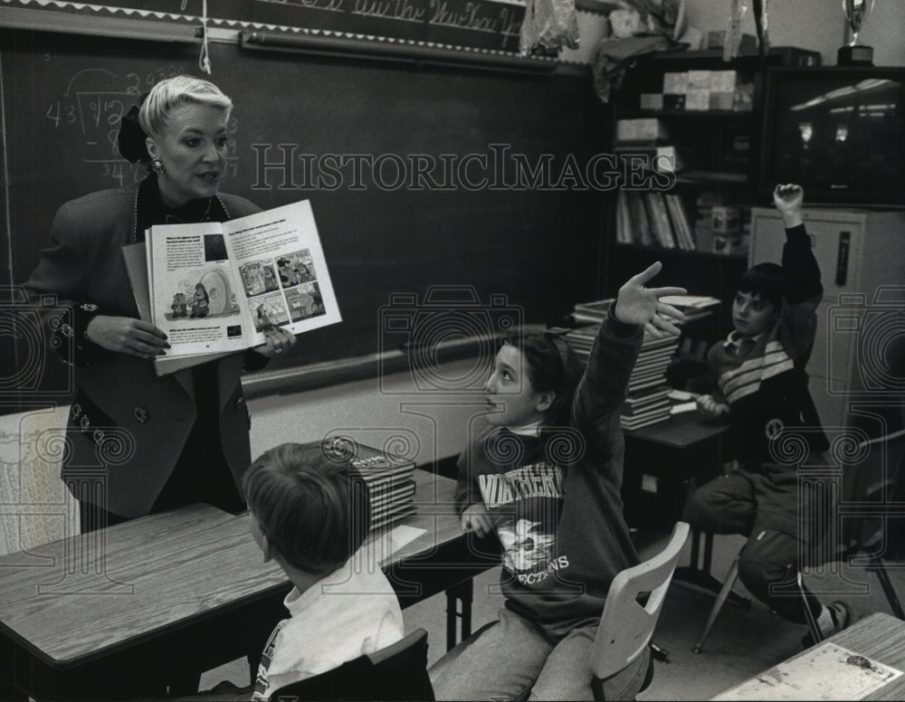 1992 Author Neale Godfrey speaks at Brookfield Elementary school-Historic Images