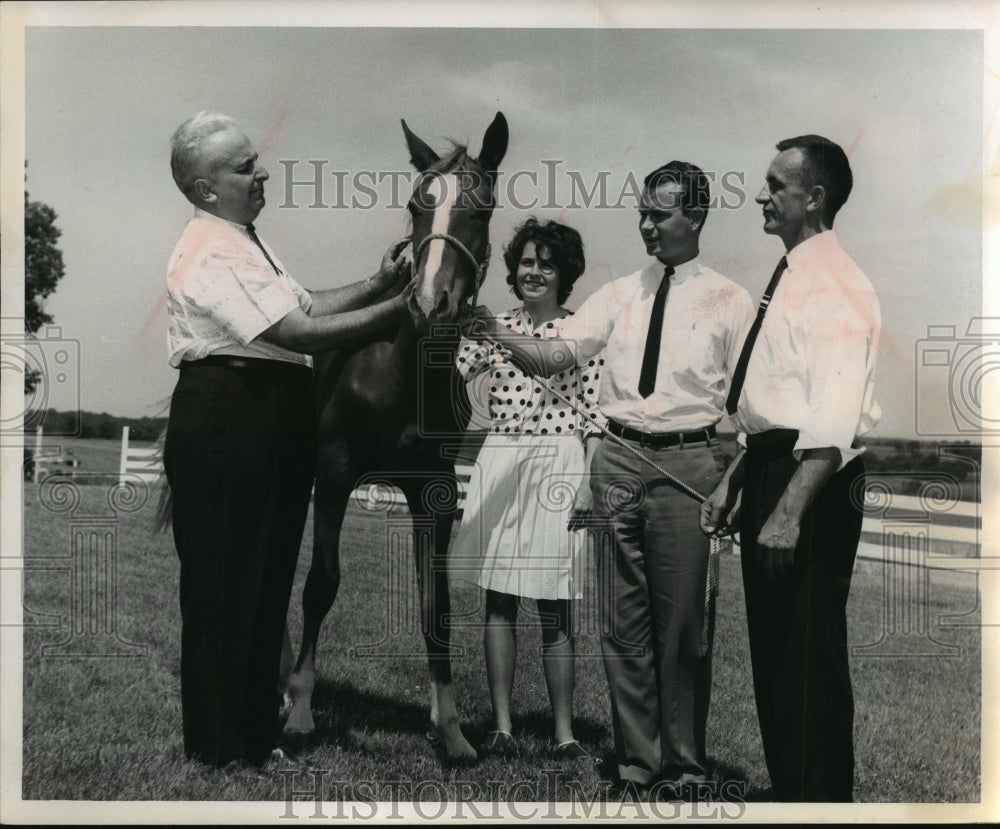 1964 Press Photo Walter Huette with horse which will be sold to fund campaign-Historic Images