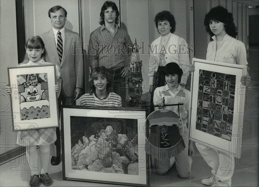 1984 Press Photo The Pewaukee School District began buying student art - Historic Images