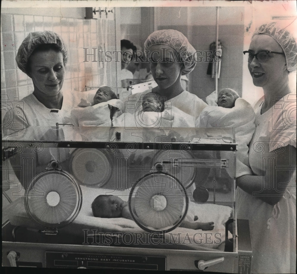 1965 Press Photo Quadruplets Born to Mrs. Joyce Graff, Pleasant Prairie - Historic Images