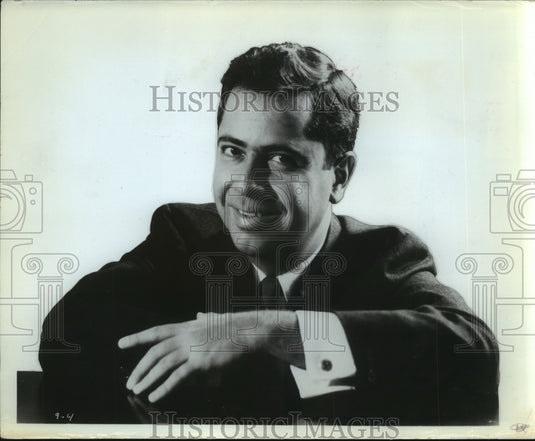 1966 Press Photo Gary Graffman, Pianist, Poses for Photo - mjb30189 - Historic Images