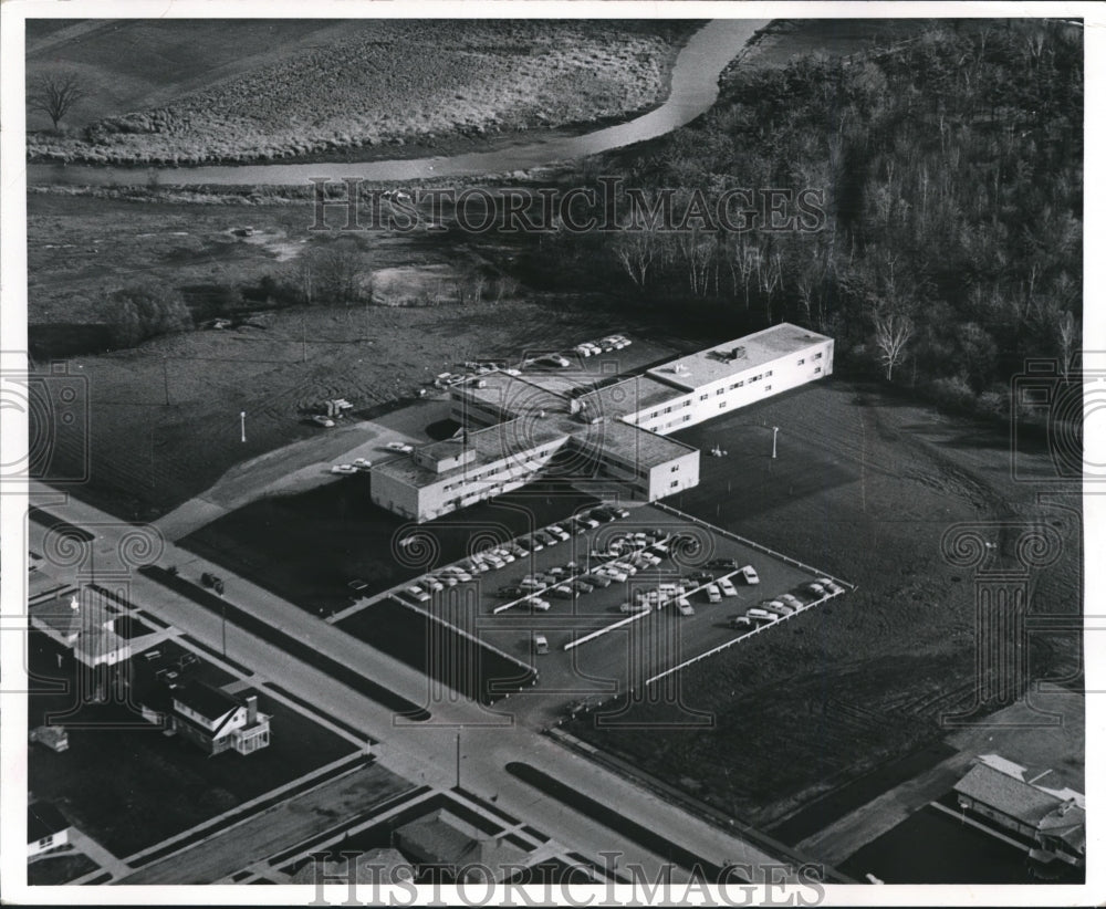 1962 Press Photo Aerial View of Manitowoc Memorial Hospital&#39;s New Addition - Historic Images