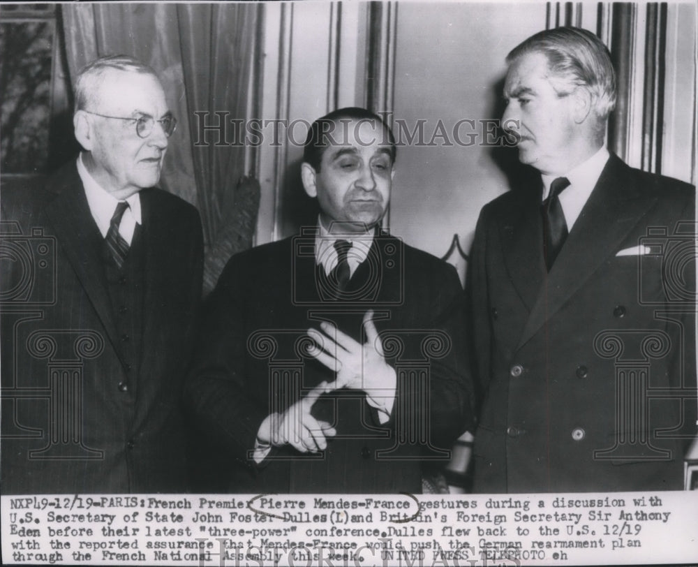 1954 Press Photo French Premier Pierre Mendes-France and others in Paris, France - Historic Images