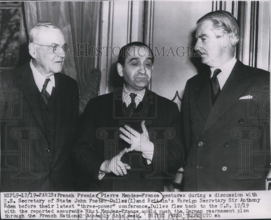 1954 Press Photo French Premier Pierre Mendes-France and others in Paris, France - Historic Images