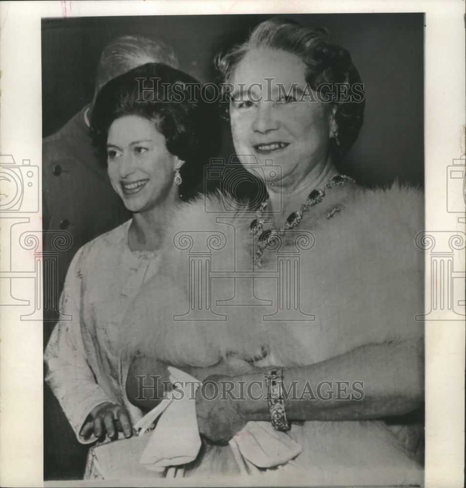 1965 Press Photo Queen Mother Elizabeth and Daughter at London&#39;s Savoy Hotel-Historic Images