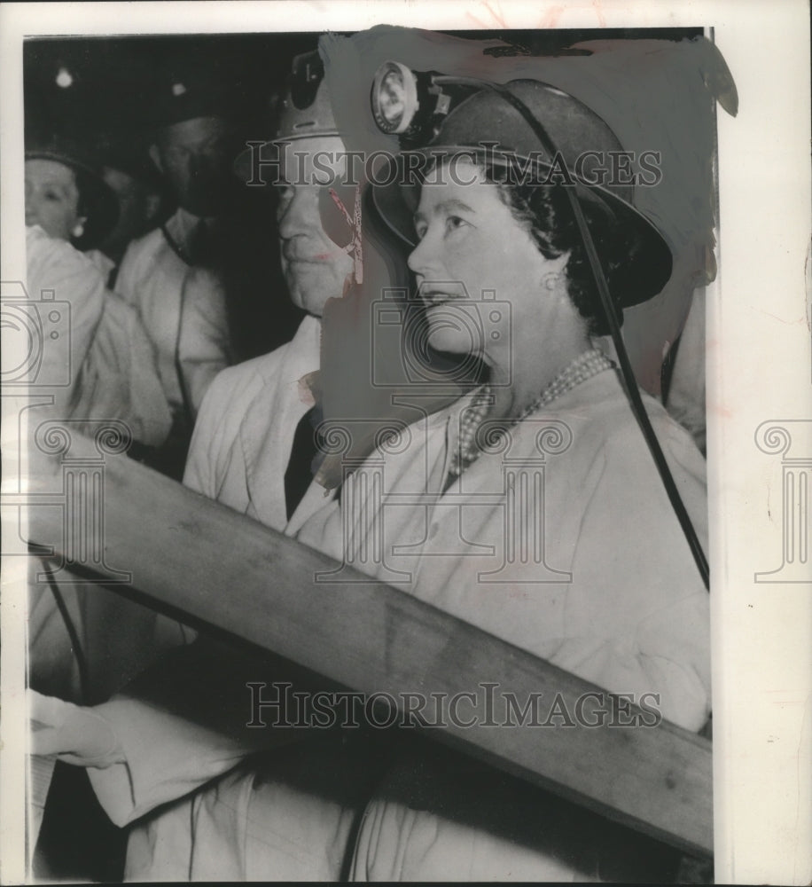 1957 Press Photo Queen Mother Elizabeth at a Copper Mine in Rhodesia, Africa - Historic Images