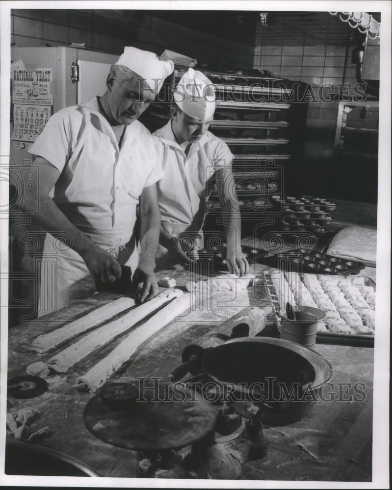 1962 Press Photo Karl Hilbig and Douglas Colburn Prepare Rolls, Marquette Union - Historic Images