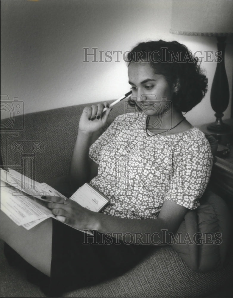 1994 Press Photo Marquette University student and junior, Suchi Patel - Historic Images