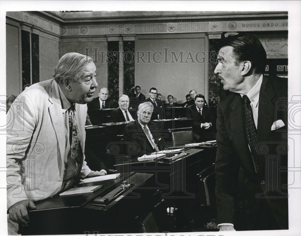 1967 Press Photo Charles Laughton and Walter Pidgeon, Senate debate on CBS- Historic Images