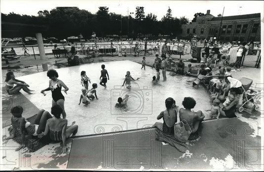 1989 Press Photo The Wading Pool of Mequon Municipal Swimming Pool in Wisconsin - Historic Images