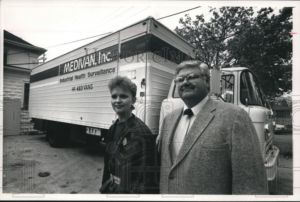 1988 Press Photo Drivers for Medivan Mobile Clinics, Karla and Louis Geiger - Historic Images