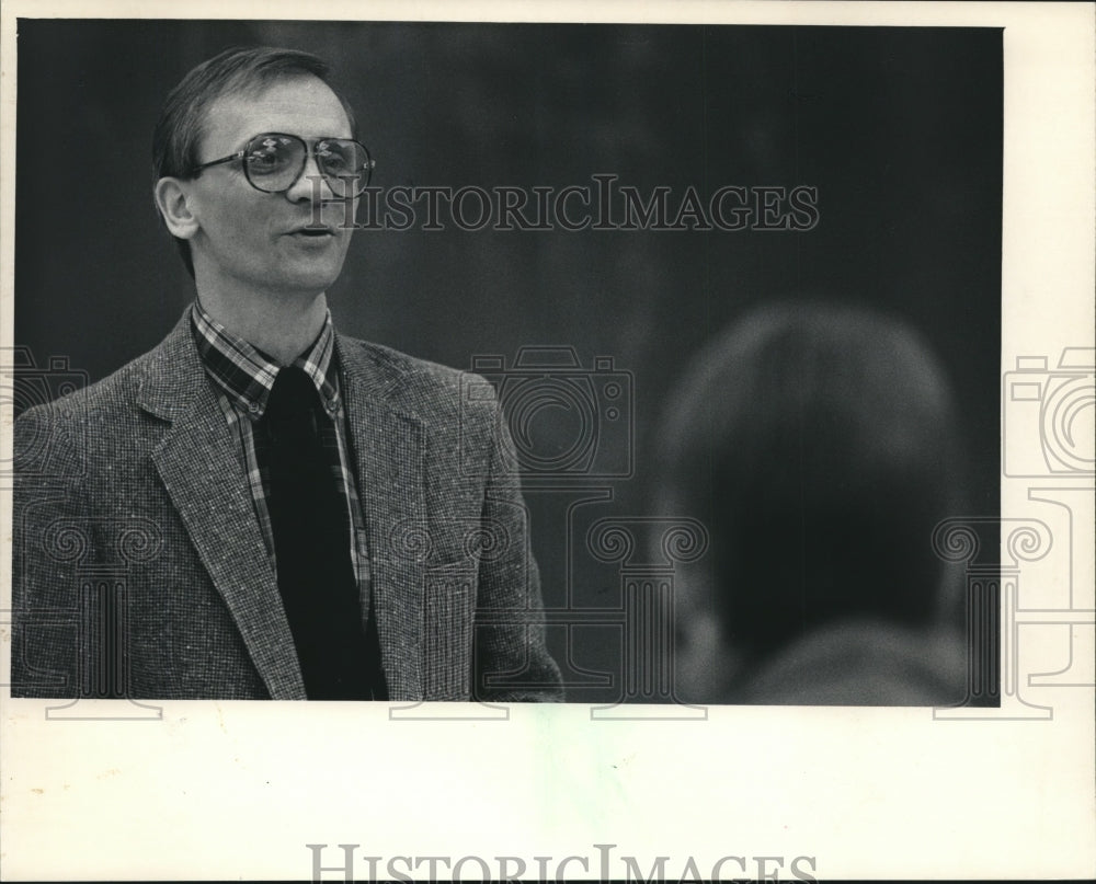 1986 Press Photo Miles Meidam, Associate Professor of Sociology, Wisconsin - Historic Images