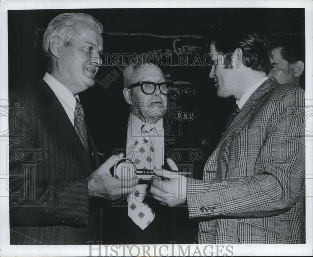 1973 Press Photo George Meany, President of AFL/CIO with John Henning in Ireland - Historic Images