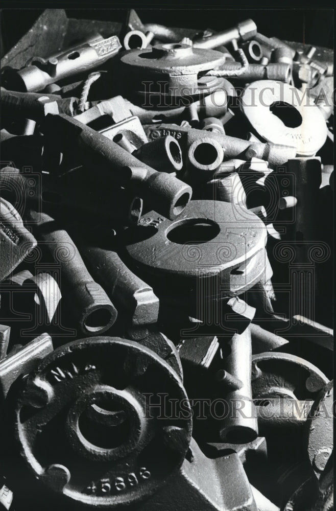 1983 Press Photo Pile of steel objects from Maynard Steel Casting Company - Historic Images
