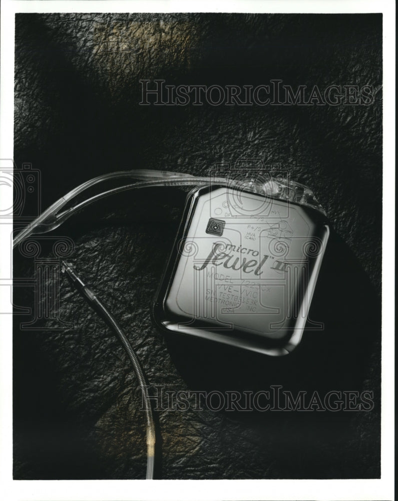 1997 Press Photo Defibrillator, Automatic implantable. - mjb32646 - Historic Images