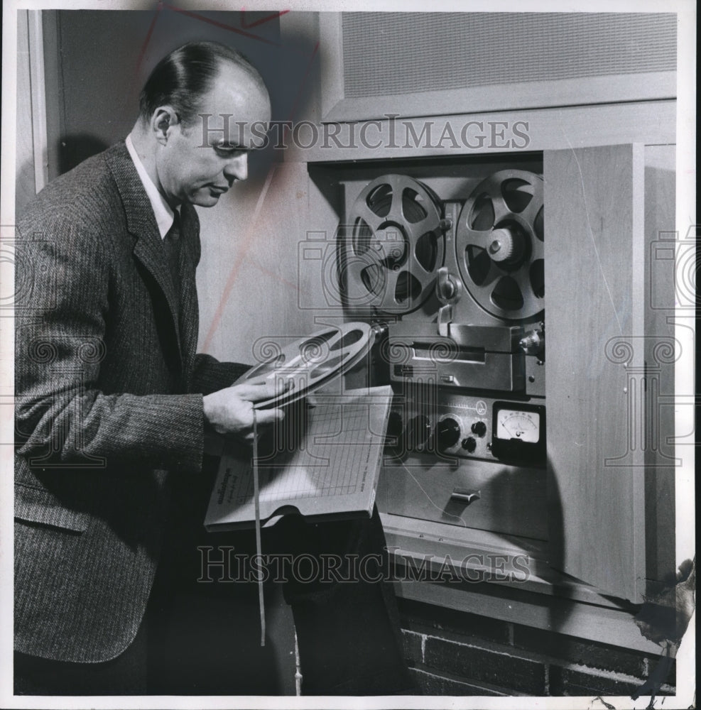 1957 Press Photo Milwaukee Brain Surgeon Dr. Harry P. Maxwell - Historic Images