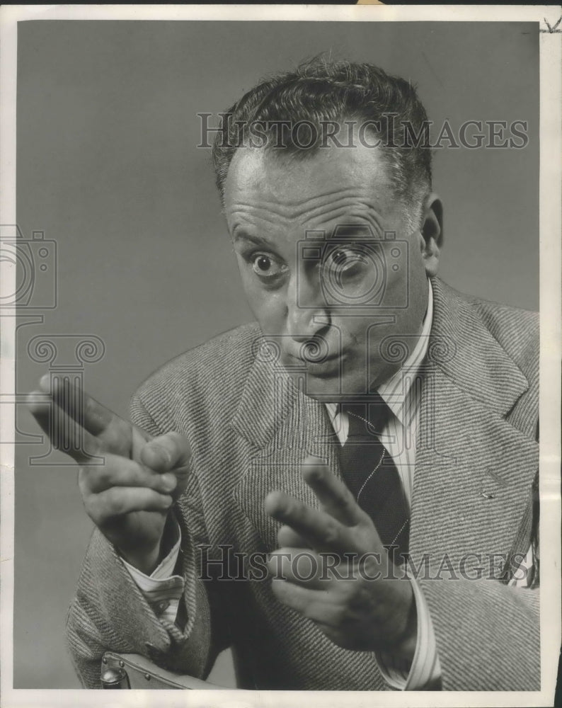 1946 Press Photo Alex Mayer is Giuseppe Character in The Grenadiers Radio Show - Historic Images