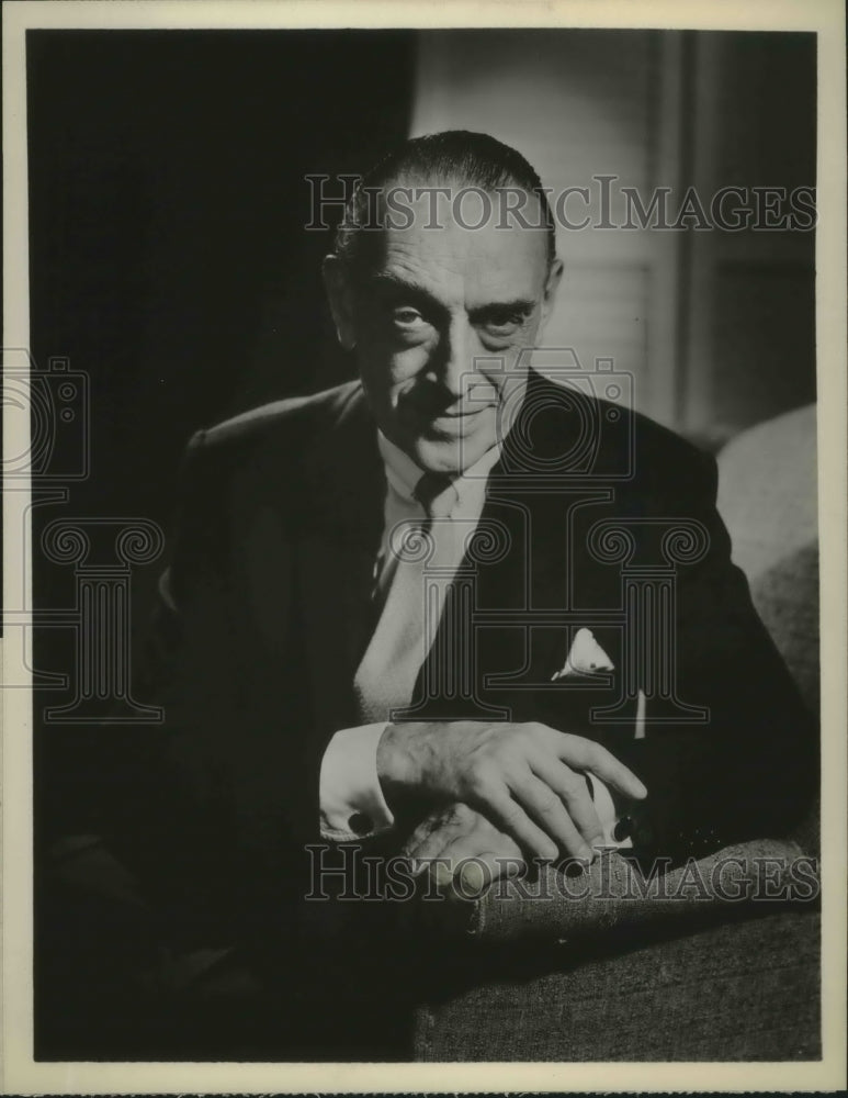 1961 Press Photo Frank Gallop of Kraft Mystery Theatre, NBC-Television Network - Historic Images