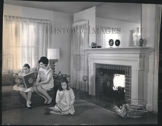 1965 Press Photo John Gronouski's Family In Their Living Room - mjb34044 - Historic Images