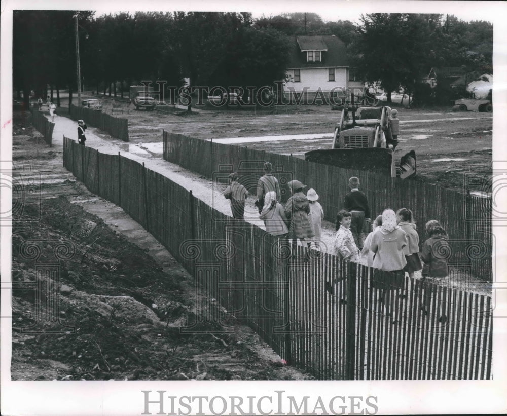 1962 Press Photo children use new walk over expressway construction to school- Historic Images