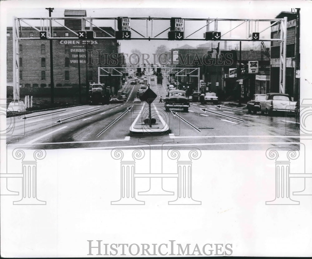 1963 Press Photo Milwaukee freeway construction - mjb34118-Historic Images