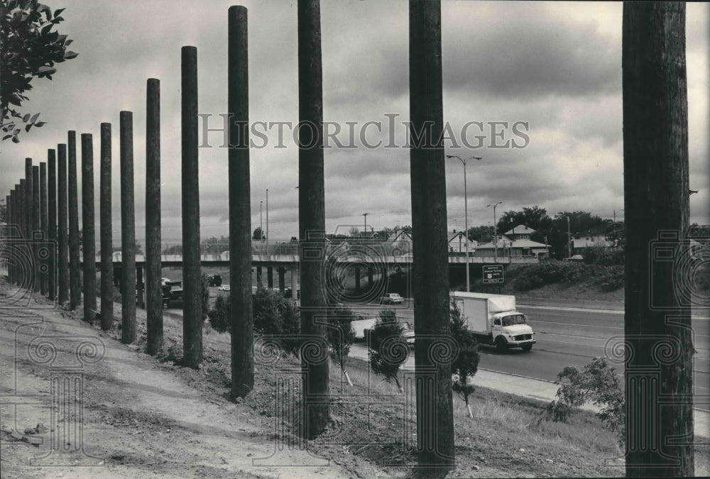 1984 Press Photo East-West Freeway poles used in construction in Milwaukee - Historic Images