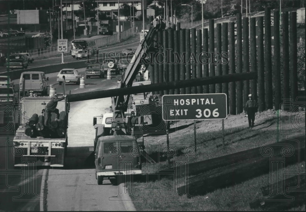 1984 Press Photo noise barrier is constructed along the East-West freeway - Historic Images