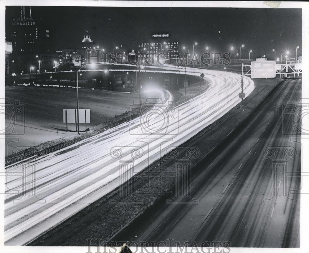 1969 Press Photo Traffic on Milwaukee Freeway, Wisconsin - mjb34318-Historic Images