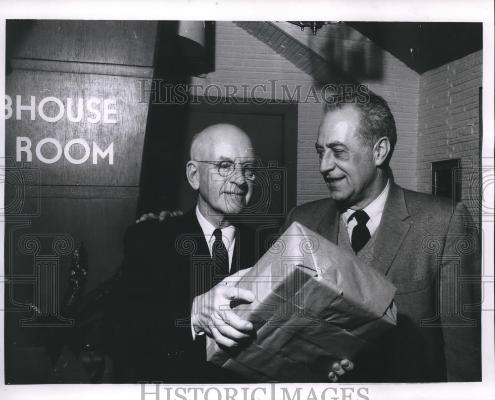 1961 Press Photo Wallace MacSver, reporter with Oliver Kweckle, sports editor-Historic Images